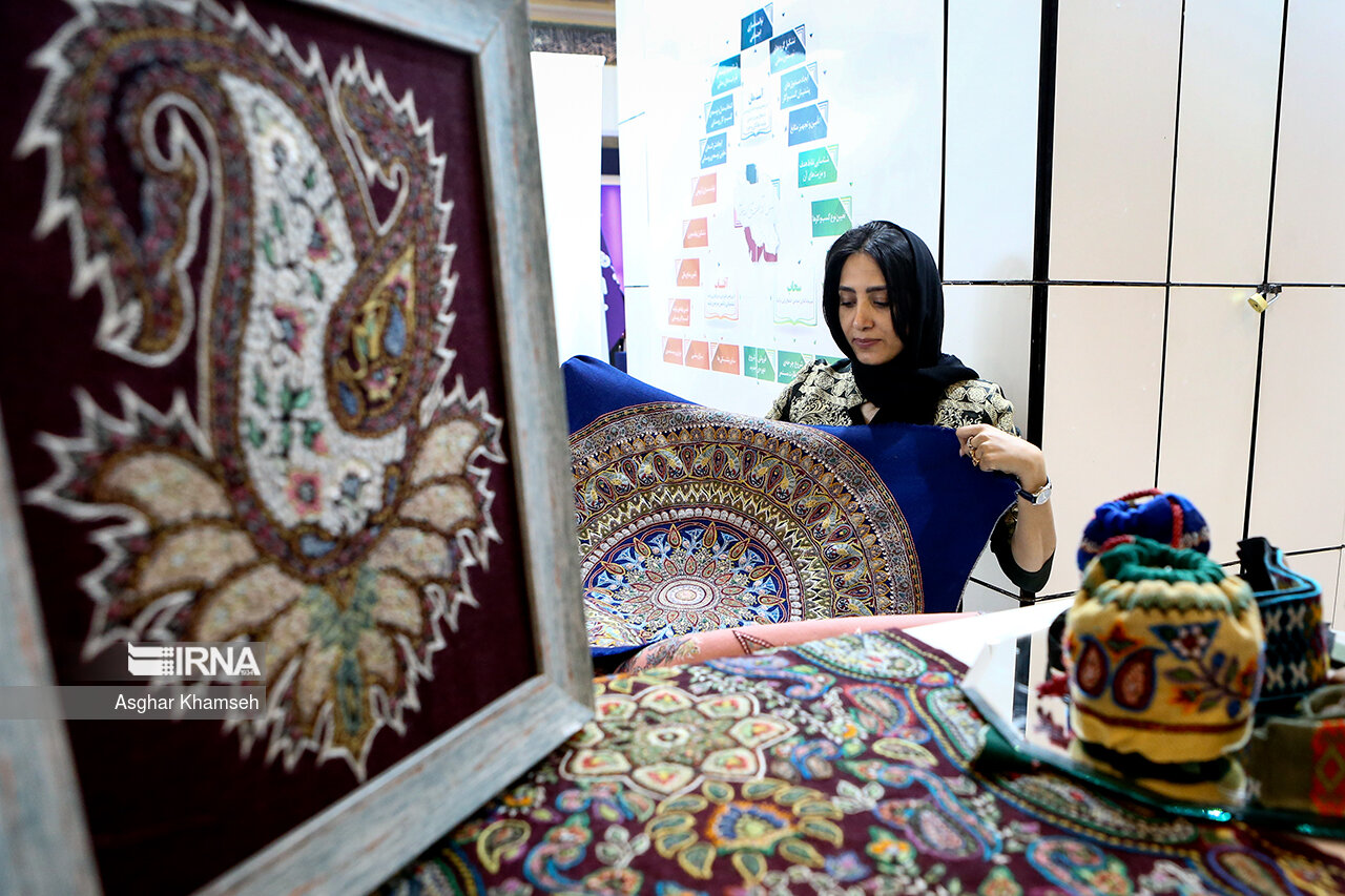 نمایشگاه صنایع‌دستی عید غدیرخم در زنجان گشایش یافت