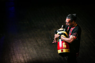 Le concert de musique régionale (folklorique) du groupe « Lian » a eu lieu le mercredi soir (14 juin 2023) sous la direction de Mohsen Sharifian au Vahdat Hall de Téhéran. (Photo : Ali Sharifzadeh)