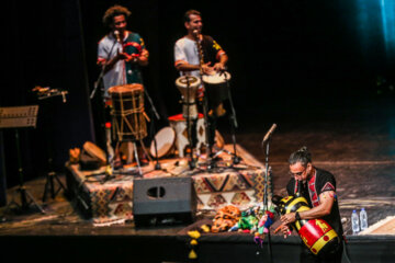 Le concert de musique régionale (folklorique) du groupe « Lian » a eu lieu le mercredi soir (14 juin 2023) sous la direction de Mohsen Sharifian au Vahdat Hall de Téhéran. (Photo : Ali Sharifzadeh)