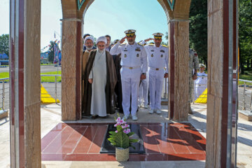 Cérémonie de remise des diplômes aux étudiants de la marine de l'armée iranienne