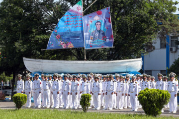 Cérémonie de remise des diplômes aux étudiants de la marine de l'armée iranienne