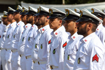 Cérémonie de remise des diplômes aux étudiants de la marine de l'armée iranienne