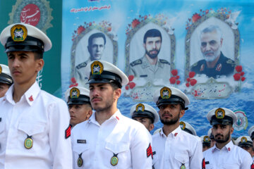La ceremonia de graduación de estudiantes de la Armada del Ejército iraní

