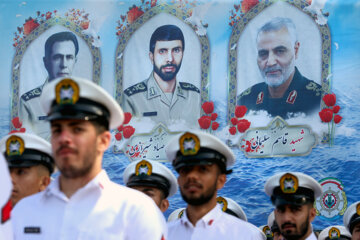 La ceremonia de graduación de estudiantes de la Armada del Ejército iraní
