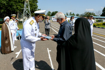 Cérémonie de remise des diplômes aux étudiants de la marine de l'armée iranienne