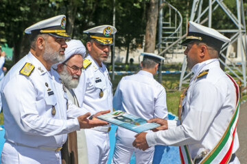 Cérémonie de remise des diplômes aux étudiants de la marine de l'armée iranienne