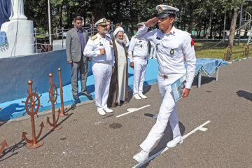 La ceremonia de graduación de estudiantes de la Armada del Ejército iraní
