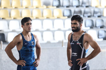 Les lutteurs juniors gréco-romains iraniens en entraînement