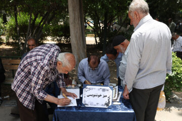 در حاشیه مراسم عبادی سیاسی نماز جمعه تهران