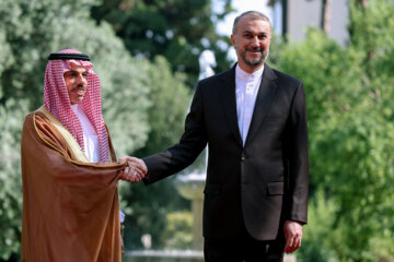 Amirabdollahian reçoit le Ministre des affaires étrangères de l'Arabie saoudite à Téhéran 