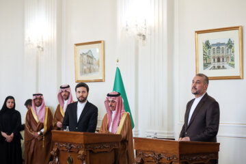 نشست خبری مشترک وزرای خارجه عربستان و ایران