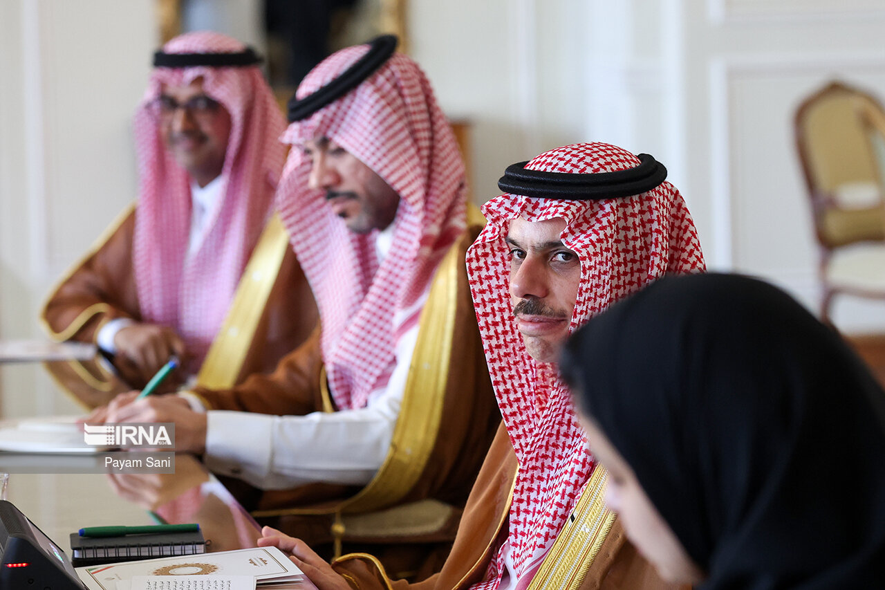 وزیر خارجه عربستان به دیدار آیت‌الله رئیسی می‌رود