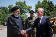 Özbekistan Cumhurbaşkanı Tahran'a gitti 
