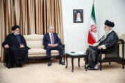 Özbekistan Cumhurbaşkanı İnkılap Rehberi'ni Ziyaret Etti