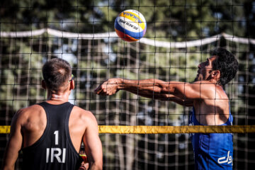 El entrenamiento del equipo voleibol playa de Irán 
