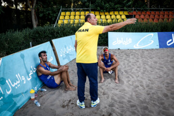 El entrenamiento del equipo voleibol playa de Irán 
