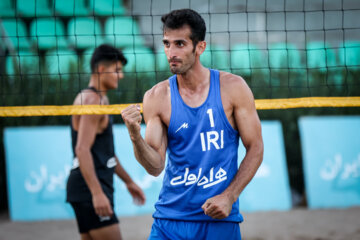 El entrenamiento del equipo voleibol playa de Irán 
