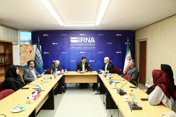 برای ترویج زبان و ادب فارسی باید به روشهای نوین روی بیاوریم