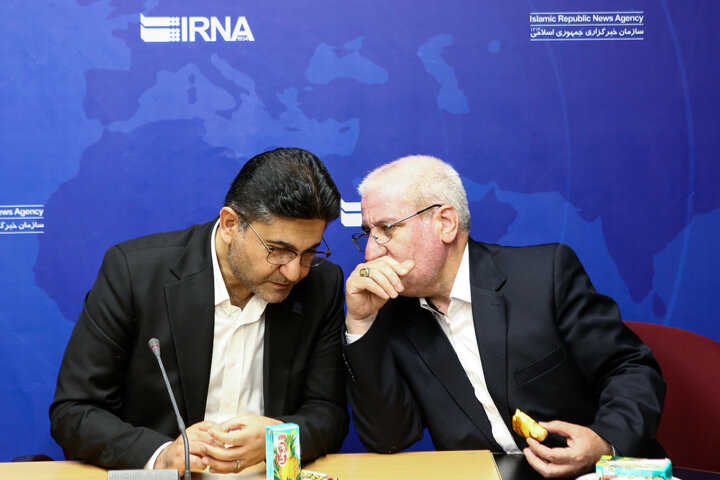 برای ترویج زبان و ادب فارسی باید به روشهای نوین روی بیاوریم