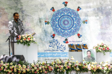 Les femmes qui vivent dans les monts Zagros en honneur lors d’un festival des groupes ethniques dans le sud-ouest de l'Iran