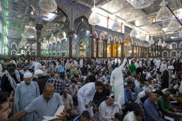 Les musulmans exécutent les prières du jour d'Arafah dans la ville sainte de Karbala