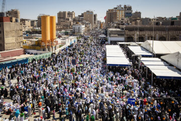 Les musulmans exécutent les prières du jour d'Arafah dans la ville sainte de Karbala