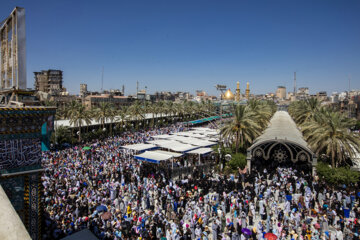 Les musulmans exécutent les prières du jour d'Arafah dans la ville sainte de Karbala