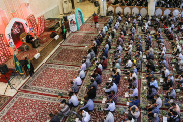 قرائت دعای عرفه در حرم شاهچراغ شیراز