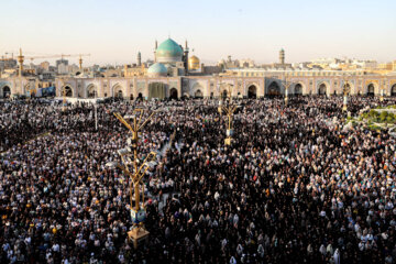 La cérémonie de récitation de la prière d'Arafat a eu lieu mercredi 28 juin 2023 soit le neuvième jour du mois de Dhul-Hijjah dans le calendrier musulman, en pleine période du Hadj (en cours à présent à la en Arabie Saoudite), dans le sanctuaire sacré de l’Imam Reza (béni soit-il) au nord-est de l’Iran. (Photo : Mohsen Bakhsandeh)