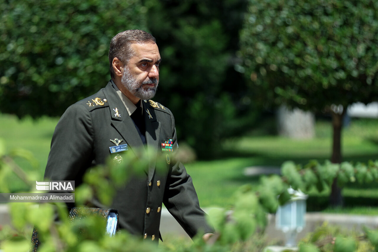 Le ministre iranien de la Défense régit contre le déploiement des avions de cahsse américains dans le détroit d'Ormuz