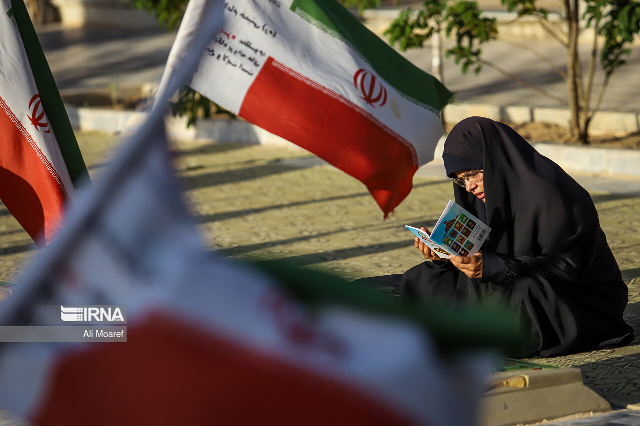 طنین دعای عرفه در مصلاها و بقاع متبرکه خوزستان