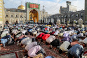 Rezo colectivo de Eid al-Adha en el santuario sagrado del Imam Reza (p)

