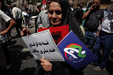 Las familias de miembros del MKO se reúnen en Teherán