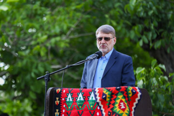 Le 11e Festival de la récolte des roses de Damas (Gol-e Mohammadi) a eu lieu le samedi soir (1er juillet 2023 ) dans le village d’Ansarud, l'un des districts de la région d’Oskou dans la province de l'Azerbaïdjan de l’Est au nord-ouest de l’Iran.  (Photo : Ali Hamed Haq Doust).