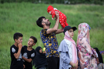 یLe 11e Festival de la récolte des roses de Damas (Gol-e Mohammadi) a eu lieu le samedi soir (1er juillet 2023 ) dans le village d’Ansarud, l'un des districts de la région d’Oskou dans la province de l'Azerbaïdjan de l’Est au nord-ouest de l’Iran.  (Photo : Ali Hamed Haq Doust).