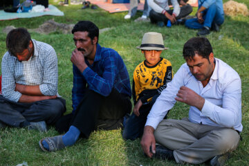 Le 11e Festival de la récolte des roses de Damas (Gol-e Mohammadi) a eu lieu le samedi soir (1er juillet 2023 ) dans le village d’Ansarud, l'un des districts de la région d’Oskou dans la province de l'Azerbaïdjan de l’Est au nord-ouest de l’Iran.  (Photo : Ali Hamed Haq Doust).