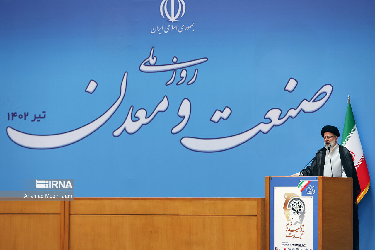 Ayetullah Reisi: İran, üretim ve ekonominin büyümesi açısından iyi bir harekete geçti 
