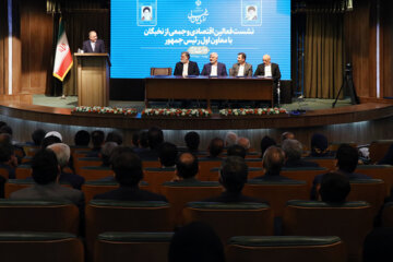 نشست مشترک معاون اول رییس‌جمهور با فعالان اقتصادی و نخبگان آذربایجان‌غربی