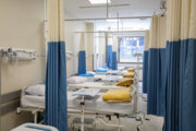 تخت‌های مراکز اورژانس مشهد برای بیماران مبتلا به آنفلوانزا افزایش یافت