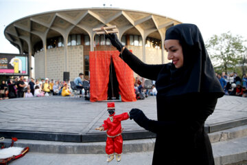 La septième journée du Festival de théâtre de marionnettes de Mobarak 