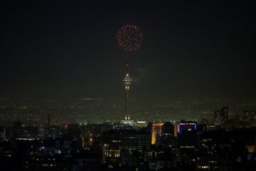 Iluminación de la Torre Milad con motivo del Eid Al-Ghadir
