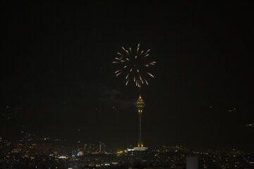 Iluminación de la Torre Milad con motivo del Eid Al-Ghadir
