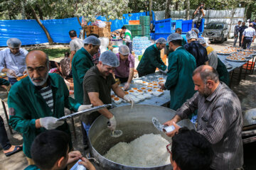 سفره اطعام غدیر در پارک ملت مشهد