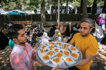 سفره اطعام غدیر در پارک ملت مشهد