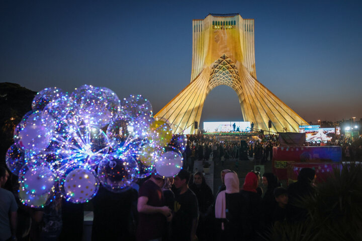 عید غدیر کے موقع پر تہران میں 10 کلومیٹر طویل عوامی جشن