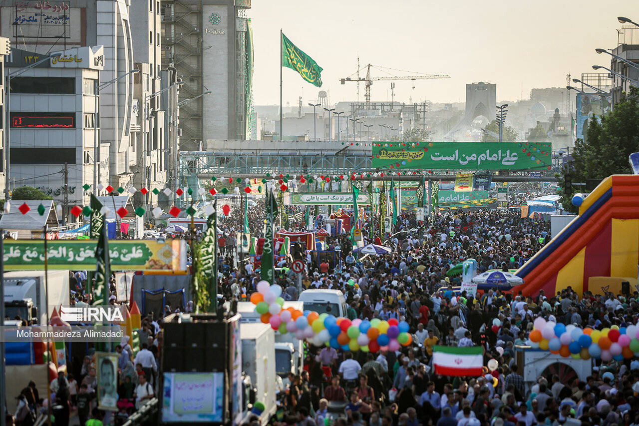 برگزاری مهمانی ۱۰کیلومتری غدیر با حضور پرشور مردم/ حضور رییس جمهور در جشن غدیر برگزاری مهمانی ۱۰کیلومتری غدیر با حضور پرشور مردم/ حضور رییس جمهور در جشن غدیر
