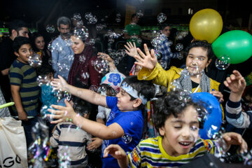 Les Iraniens célèbrent l'Aïd dans une «fête de 10 km»