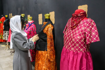 نمایشگاه پوشش زنان گیلانی در سه دهه گذشته
