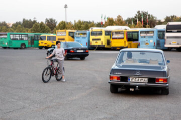 Reunión de coches clásicos en Teherán
