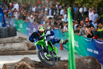 Competencias de motociclismo en la capital iraní 